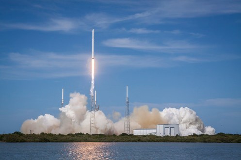 Användaren SpaceX Photos var en av de första att tillgängliggöra sina bilder under licensen CC0 på Flickr. 